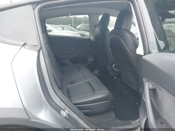 7SAYGAEE1RF109836 2024 TESLA MODEL Y - Image 8