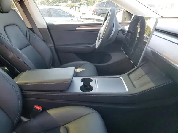 7SAYGAEE1RF115572 2024 TESLA MODEL Y - Image 8