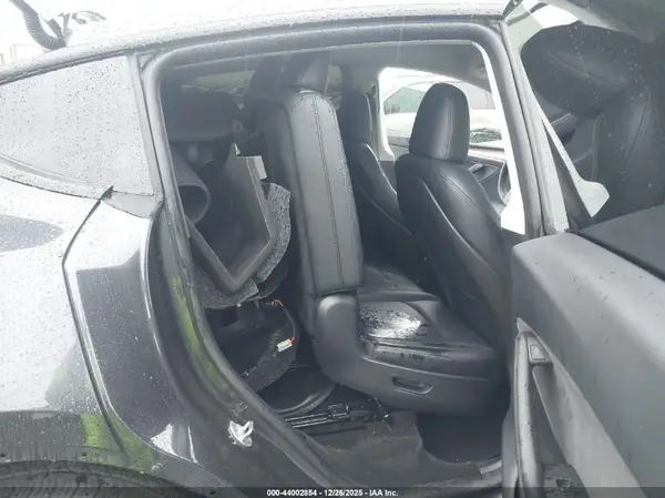 7SAYGAEE1RF127902 2024 TESLA MODEL Y - Image 8