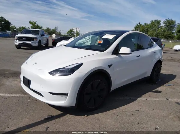 7SAYGAEE1RF132582 2024 TESLA MODEL Y - Image 2