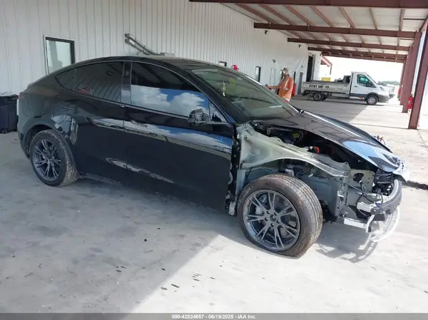 7SAYGAEE1RF151875 2024 TESLA MODEL Y - Image 1