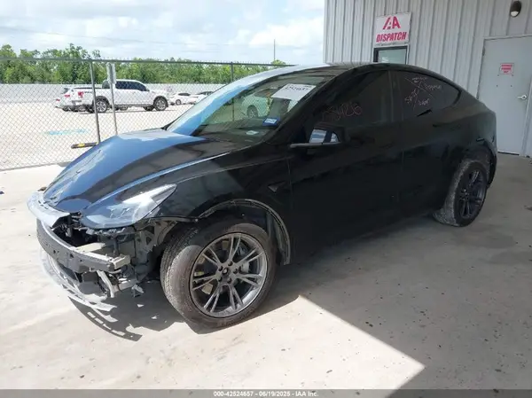 7SAYGAEE1RF151875 2024 TESLA MODEL Y - Image 2