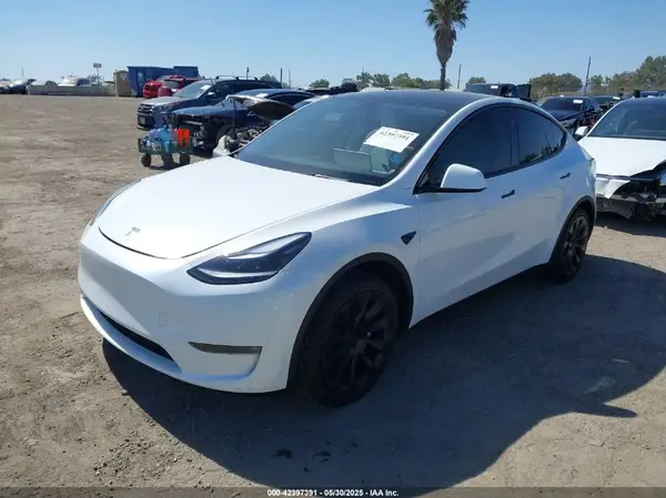 7SAYGAEE1RF165825 2024 TESLA MODEL Y - Image 2