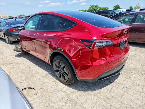 7SAYGAEE1RF168028 2024 TESLA MODEL Y - Image 2