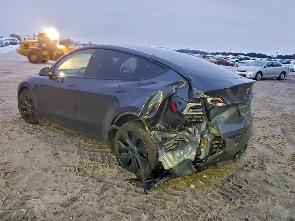 7SAYGAEE1RF197898 2024 TESLA MODEL Y - Image 2