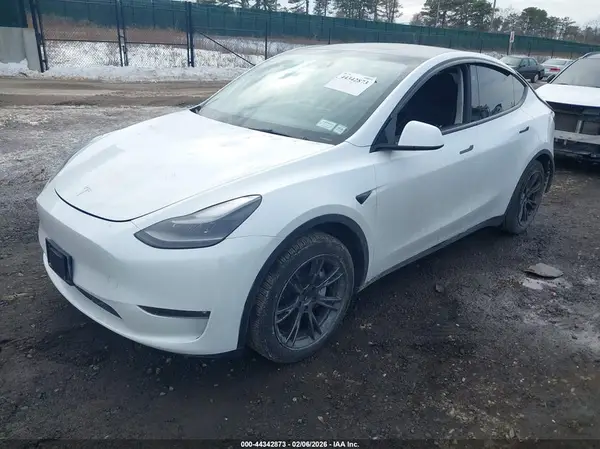 7SAYGAEE1RF201190 2024 TESLA MODEL Y - Image 2