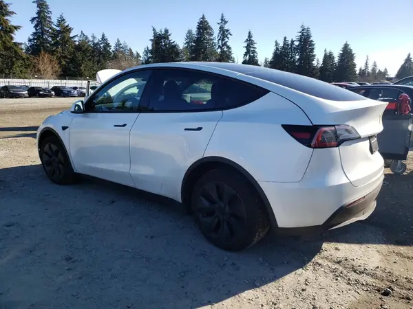 7SAYGAEE1RF204719 2024 TESLA MODEL Y - Image 2