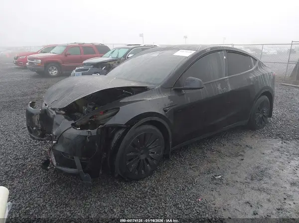7SAYGAEE1RF985743 2024 TESLA MODEL Y - Image 2