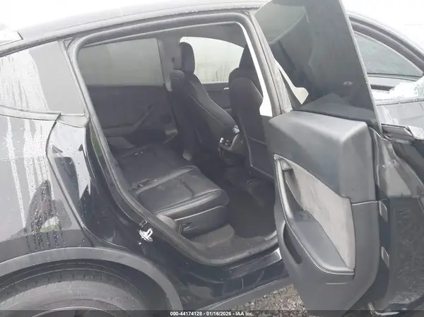 7SAYGAEE1RF985743 2024 TESLA MODEL Y - Image 8