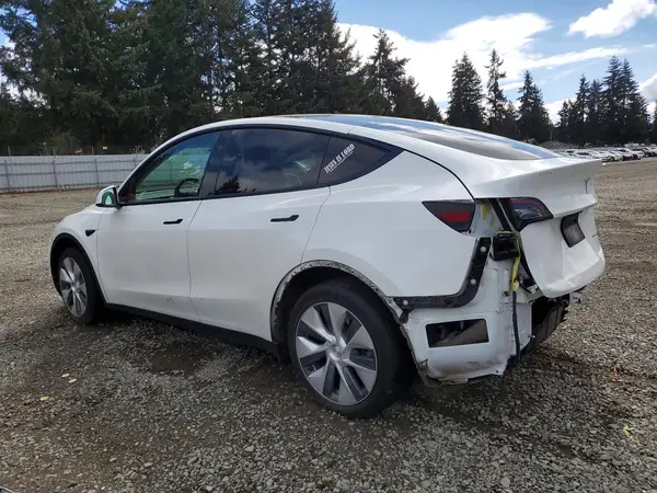 7SAYGAEE1RF988979 2024 TESLA MODEL Y - Image 2