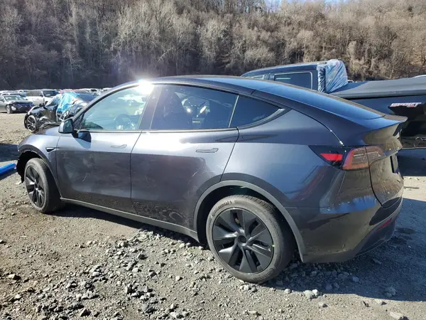 7SAYGAEE1SF218433 2025 TESLA MODEL Y - Image 2