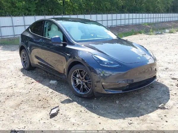 7SAYGAEE1SF232008 2025 TESLA MODEL Y - Image 1