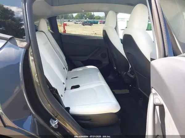 7SAYGAEE1SF232008 2025 TESLA MODEL Y - Image 8