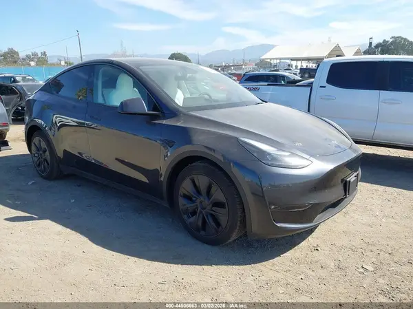 7SAYGAEE1SF23217 2025 TESLA MODEL Y - Image 1