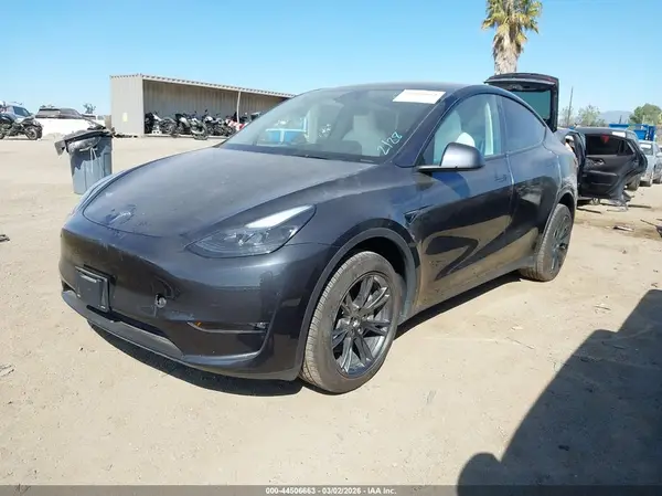 7SAYGAEE1SF23217 2025 TESLA MODEL Y - Image 2