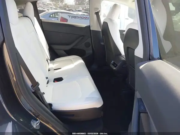 7SAYGAEE1SF23217 2025 TESLA MODEL Y - Image 8
