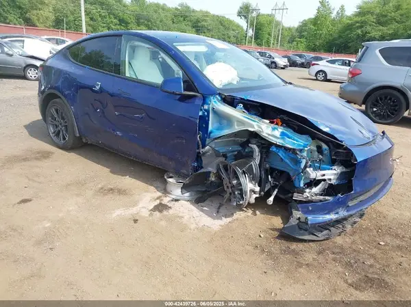 7SAYGAEE1SF251030 2025 TESLA MODEL Y - Image 1
