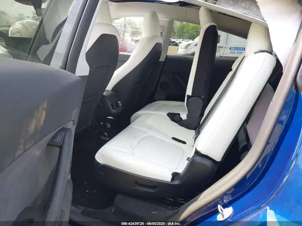 7SAYGAEE1SF251030 2025 TESLA MODEL Y - Image 8