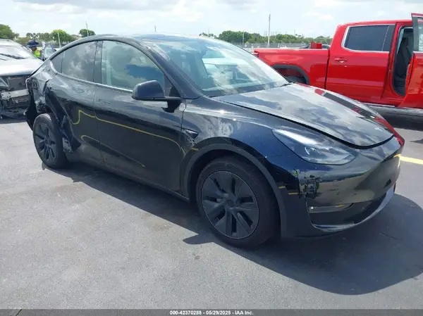 7SAYGAEE1SF285937 2025 TESLA MODEL Y - Image 1
