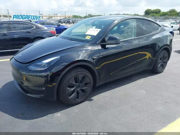 7SAYGAEE1SF285937 2025 TESLA MODEL Y - Image 2
