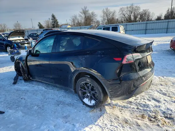 7SAYGAEE1SF291270 2025 TESLA MODEL Y - Image 2