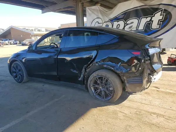 7SAYGAEE1SF309721 2025 TESLA MODEL Y - Image 2