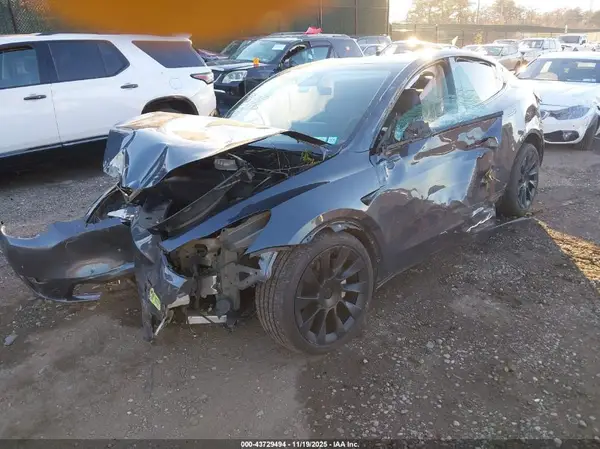 7SAYGAEE2NF314303 2022 TESLA MODEL Y - Image 2