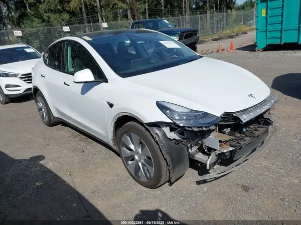 7SAYGAEE2NF316018 2022 TESLA MODEL Y - Image 1