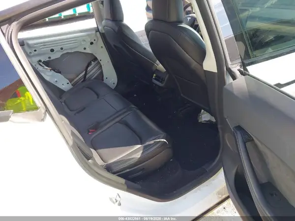 7SAYGAEE2NF316018 2022 TESLA MODEL Y - Image 8