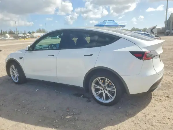 7SAYGAEE2NF316438 2022 TESLA MODEL Y - Image 2