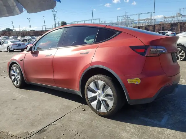 7SAYGAEE2NF342344 2022 TESLA MODEL Y - Image 2