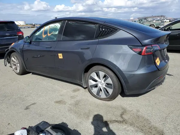 7SAYGAEE2NF345566 2022 TESLA MODEL Y - Image 2