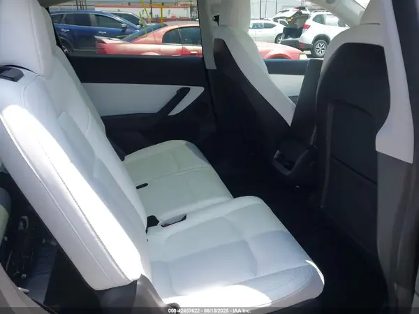 7SAYGAEE2NF358401 2022 TESLA MODEL Y - Image 8