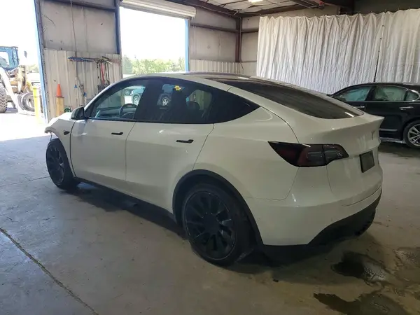 7SAYGAEE2NF364845 2022 TESLA MODEL Y - Image 2