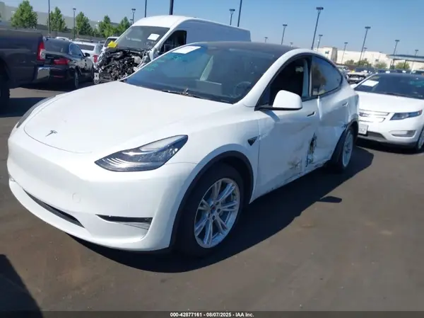 7SAYGAEE2NF365977 2022 TESLA MODEL Y - Image 2