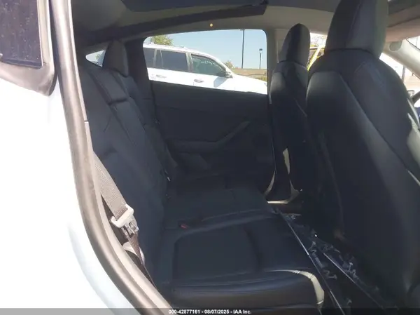 7SAYGAEE2NF365977 2022 TESLA MODEL Y - Image 8