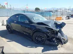7SAYGAEE2NF377398 2022 TESLA MODEL Y