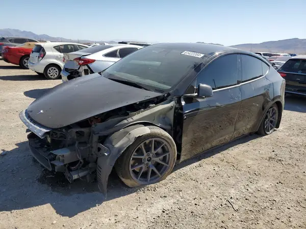 7SAYGAEE2NF384190 2022 TESLA MODEL Y - Image 1