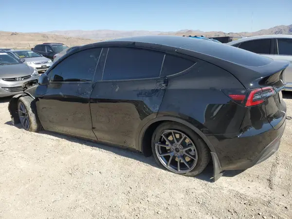 7SAYGAEE2NF384190 2022 TESLA MODEL Y - Image 2