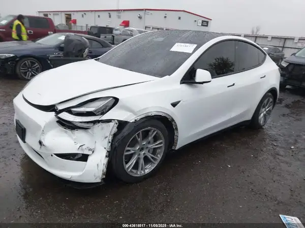 7SAYGAEE2NF384464 2022 TESLA MODEL Y - Image 2