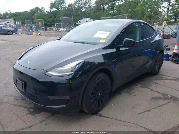 7SAYGAEE2NF388417 2022 TESLA MODEL Y - Image 2