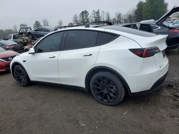 7SAYGAEE2NF420167 2022 TESLA MODEL Y - Image 2