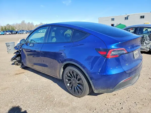 7SAYGAEE2NF429192 2022 TESLA MODEL Y - Image 2