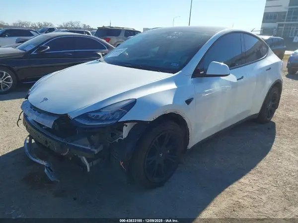 7SAYGAEE2NF432285 2022 TESLA MODEL Y - Image 2