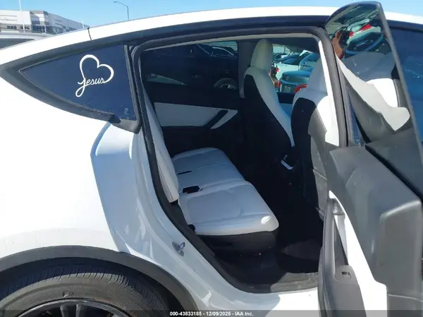 7SAYGAEE2NF432285 2022 TESLA MODEL Y - Image 8