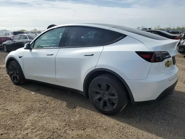 7SAYGAEE2NF465173 2022 TESLA MODEL Y - Image 2