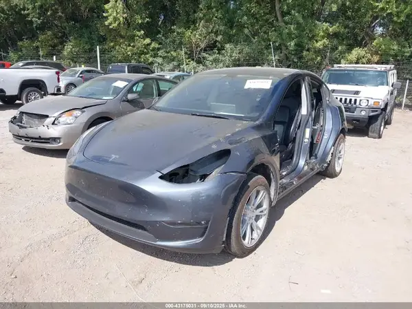 7SAYGAEE2NF484192 2022 TESLA MODEL Y - Image 2