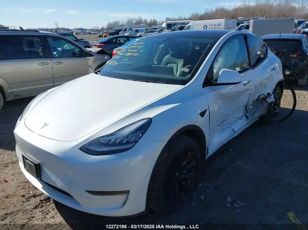 7SAYGAEE2NF516090 2022 TESLA MODEL Y - Image 2