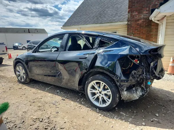 7SAYGAEE2NF519751 2022 TESLA MODEL Y - Image 2