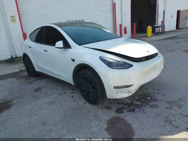 7SAYGAEE2NF542463 2022 TESLA MODEL Y - Image 1